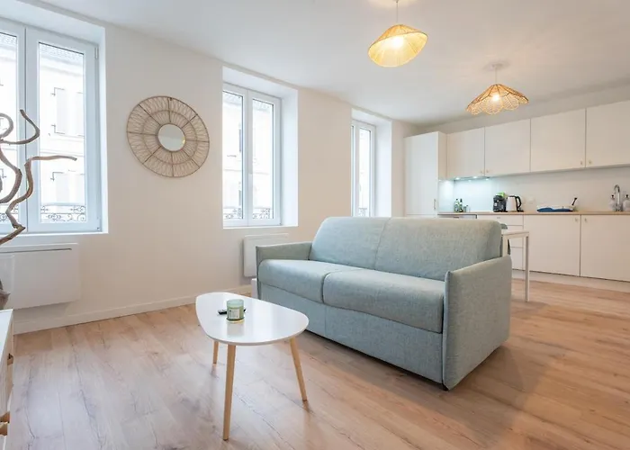 Very Nice Apartment For 4 People, Free Parking At Macon Park